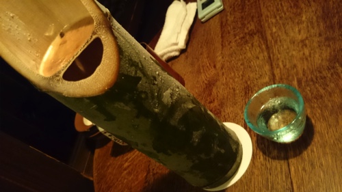 恵比寿・福笑で竹でお酒が出てきた